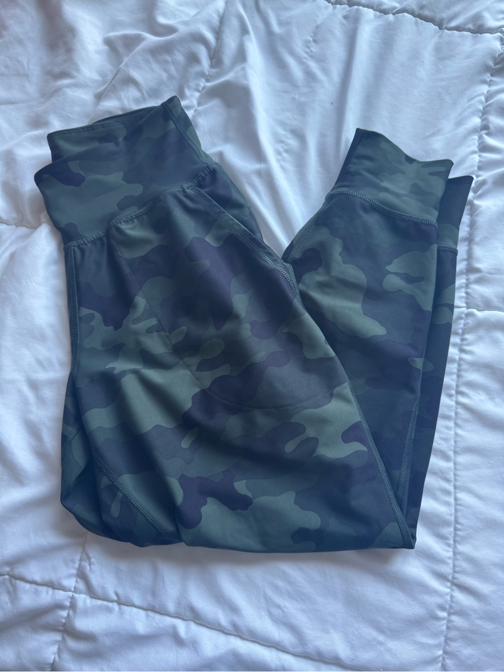 New woman’s ' Camo High-Waist Active Leggings - Green Camo